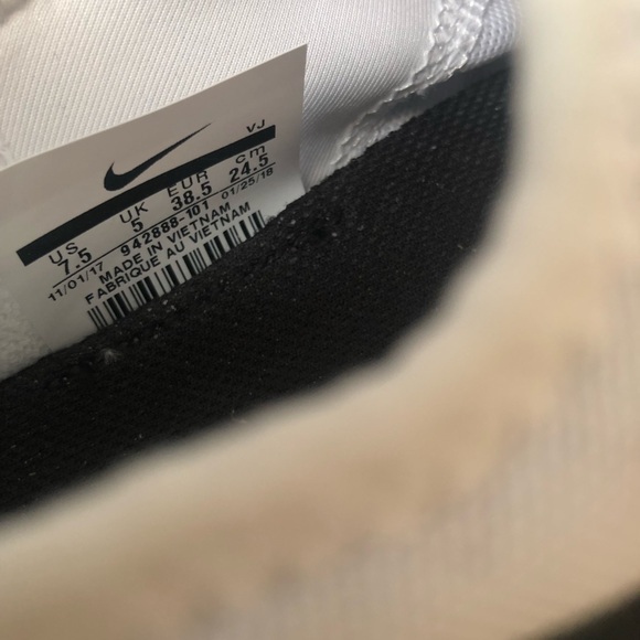 Nike - Picture 6 of 8